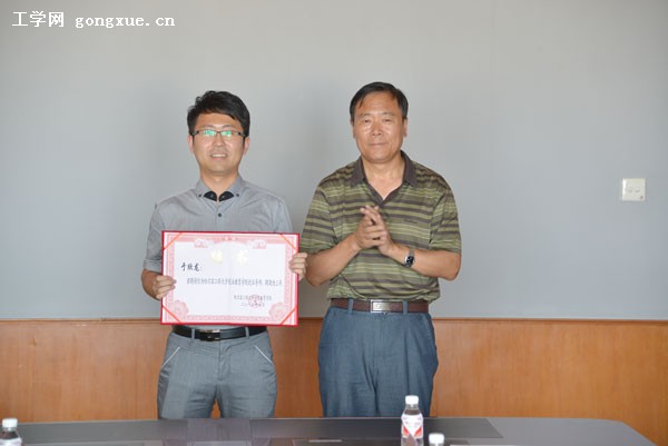 创业精英反哺母校 捐赠创业基金助力学校发展